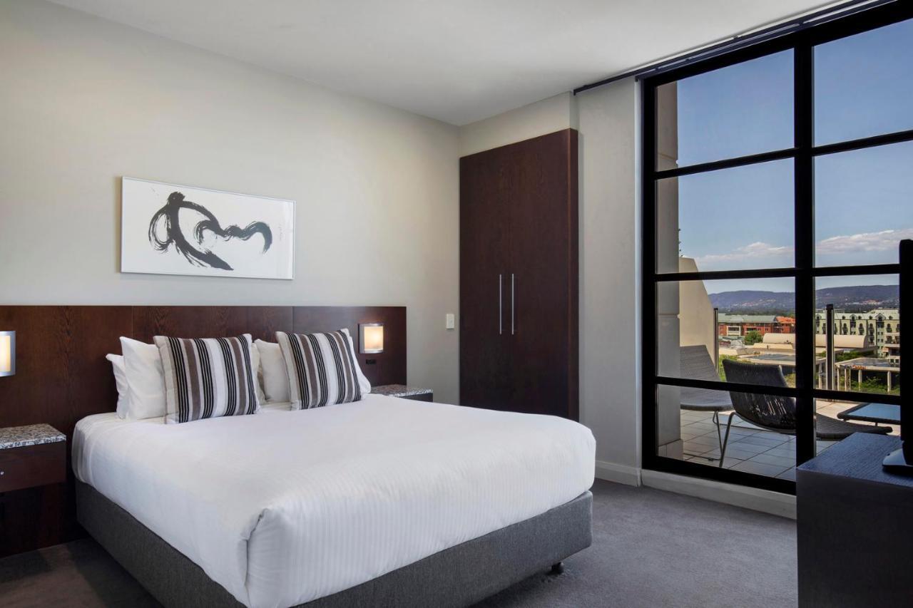 Mantra Hindmarsh Square Hotel Аделейд Екстериор снимка