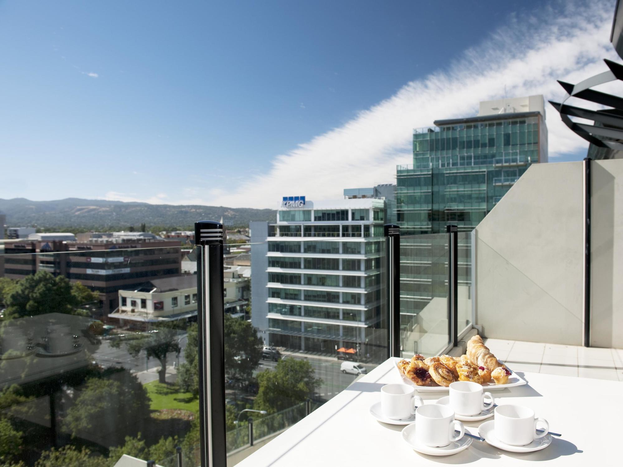 Mantra Hindmarsh Square Hotel Аделейд Екстериор снимка