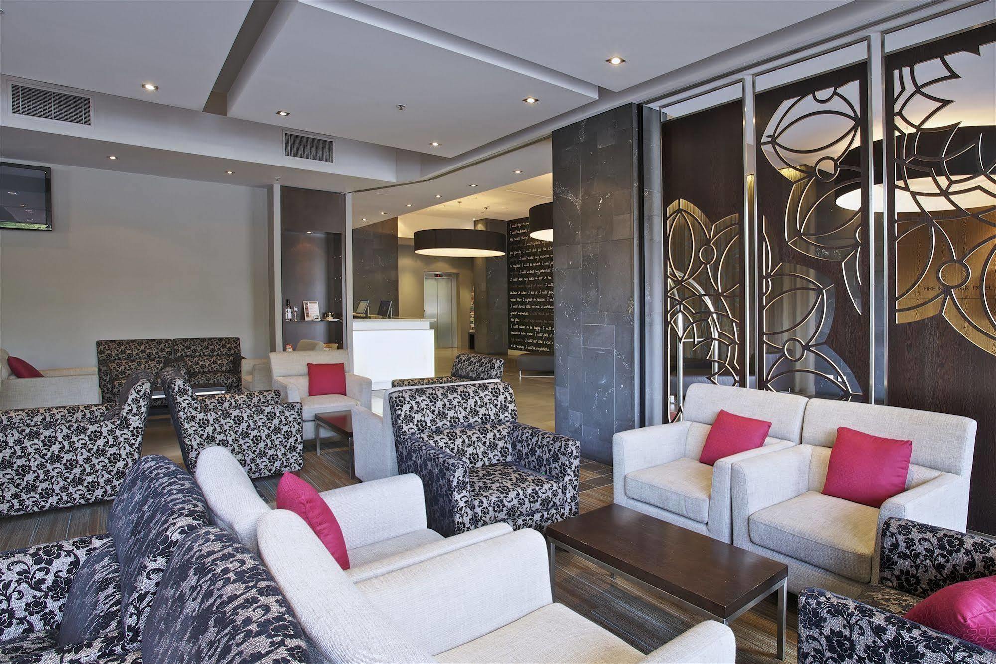 Mantra Hindmarsh Square Hotel Аделейд Екстериор снимка