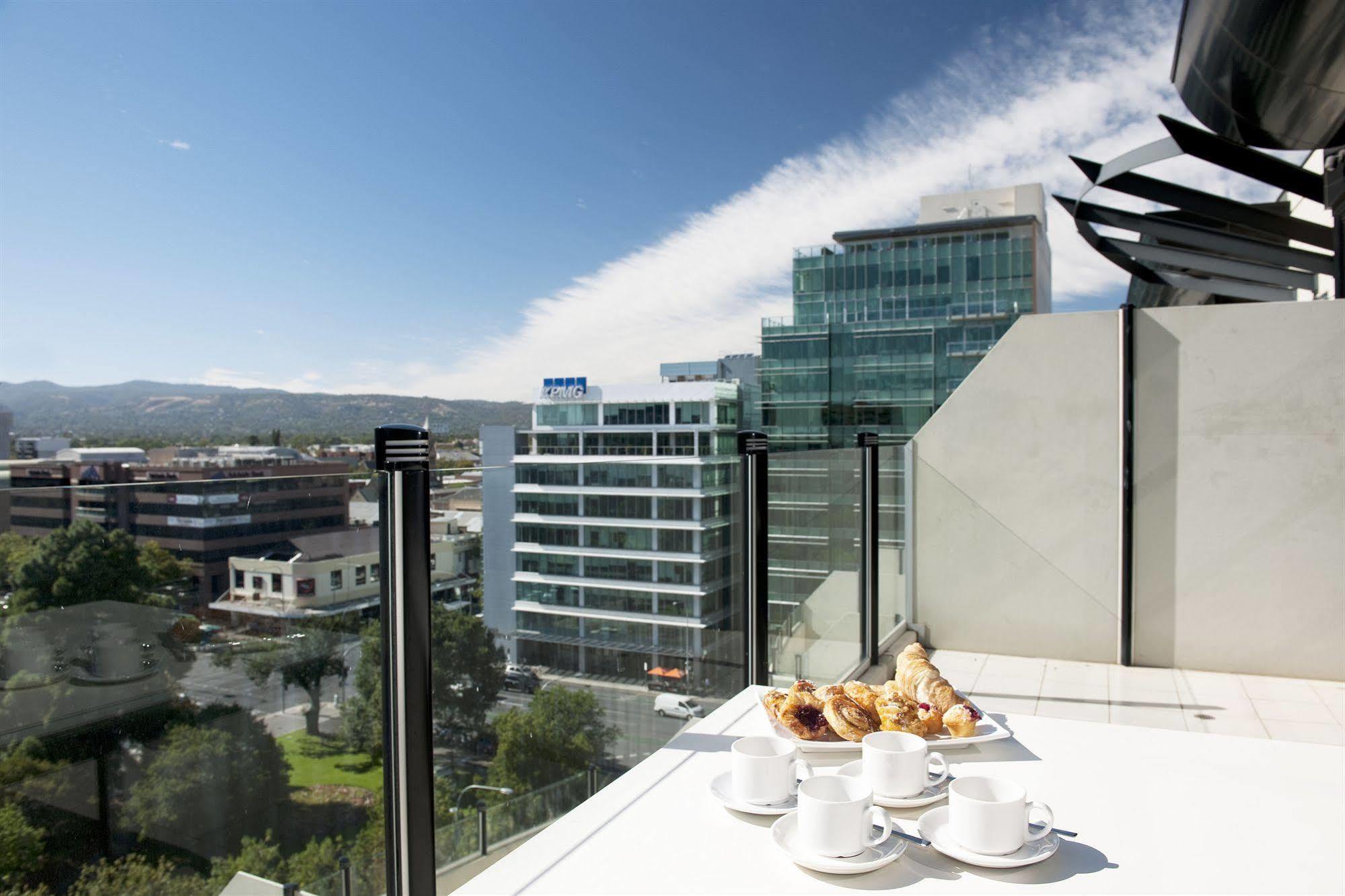 Mantra Hindmarsh Square Hotel Аделейд Екстериор снимка